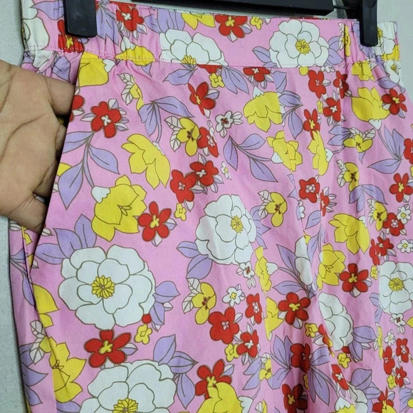 Vero Moda Women's High Waisted Shorts Size XS Pink Floral 100% Cotton Pockets - Picture 3 of 10